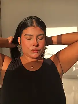 Snapshot of AnaBrowmn chatting on 10-15-25, 12:05 AnaBrowmn online show from 10-15-25, 12:05