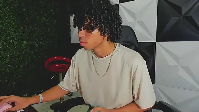 Snapshot of xion_ez chatting on 10-04-25, 09:24 xion ez online show from 10-04-25, 09:24