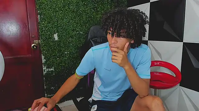 Snapshot of xion_ez chatting on 10-13-25, 08:42 xion ez online show from 10-13-25, 08:42