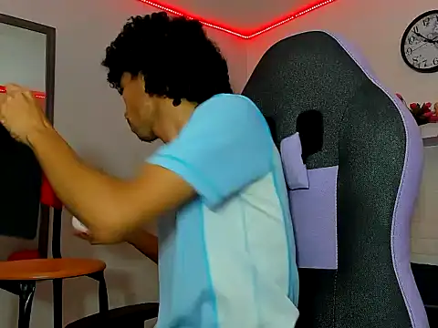 Snapshot of xion_ez chatting on 10-15-25, 08:53 xion ez online show from 10-15-25, 08:53