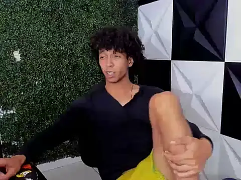 Snapshot of xion_ez chatting on 10-17-25, 08:55 xion ez online show from 10-17-25, 08:55