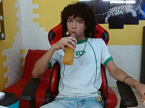 Snapshot of xion_ez chatting on 10-28-25, 08:00 xion ez online show from 10-28-25, 08:00