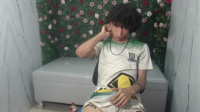 Snapshot of xion_ez chatting on 10-31-25, 08:43 xion ez online show from 10-31-25, 08:43