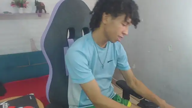 Snapshot of xion_ez chatting on 12-17-25, 09:43 xion ez online show from 12-17-25, 09:43