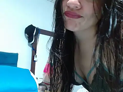 Maira Diaz online show from 10-22-25, 02:17