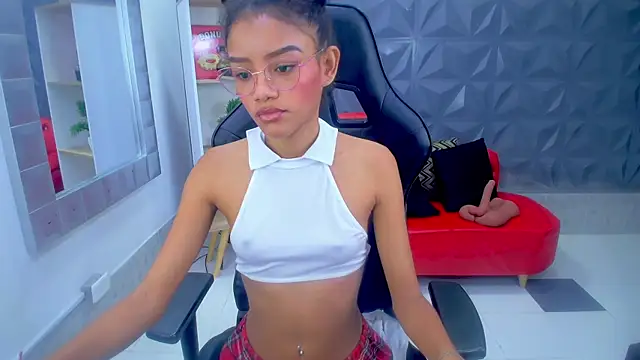 adisson petite1 online show from 10-26-25, 01:06