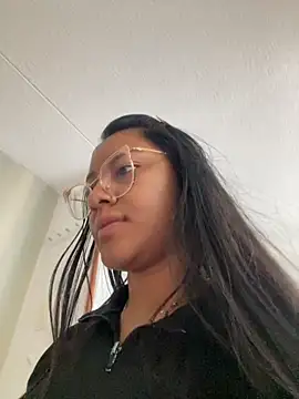 Snapshot of MelodyPink_ chatting on 10-05-25, 11:52 MelodyPink online show from 10-05-25, 11:52