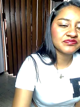 Snapshot of MelodyPink_ chatting on 10-21-25, 05:35 MelodyPink online show from 10-21-25, 05:35
