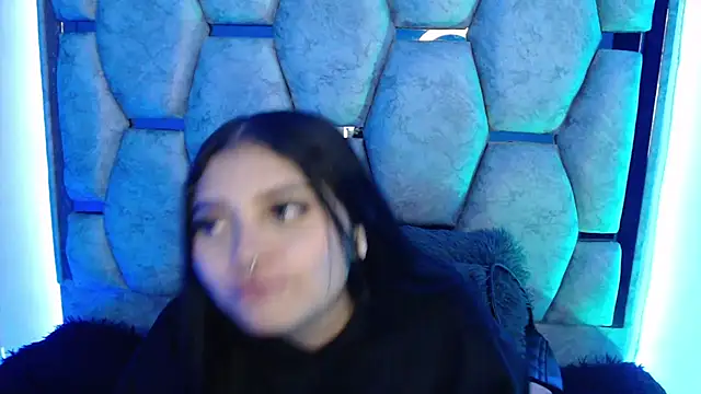 AnalyMilles online show from 03-17-26, 04:06