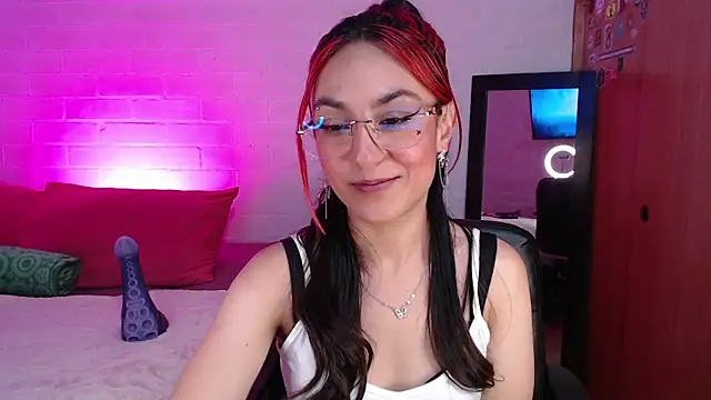 Snapshot of Amy66 chatting on 05-22-26, 04:30 Amy66 online show from 05-22-26, 04:30