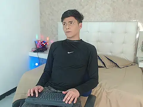 Aaron Foxxx online show from 12-15-25, 09:52