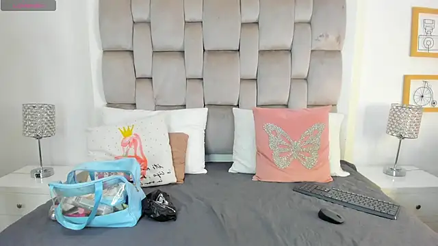 Snapshot of ChikiBom28 chatting on 10-23-25, 07:34 ChikiBom28 online show from 10-23-25, 07:34