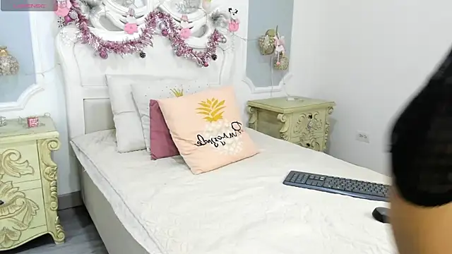 Snapshot of ChikiBom28 chatting on 12-02-25, 07:42 ChikiBom28 online show from 12-02-25, 07:42