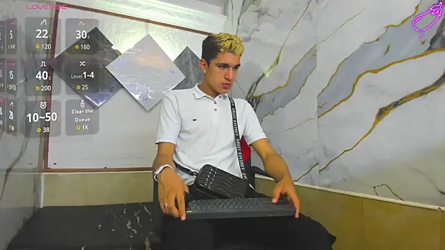 Stiben boy online show from 10-04-25, 07:23