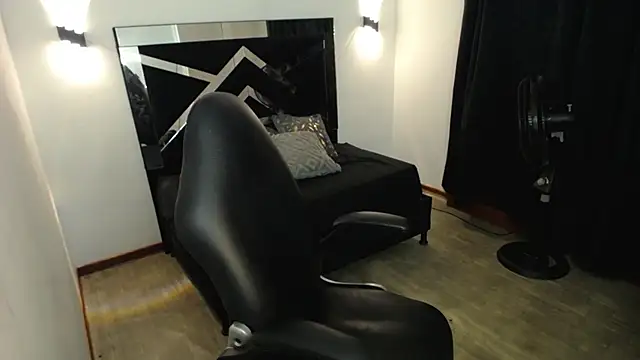 MarianaRojas  online show from 03-07-26, 03:36