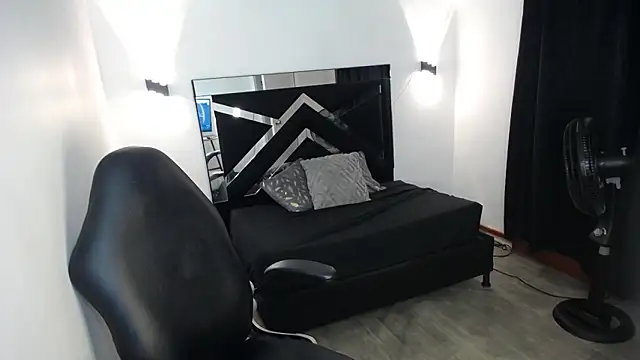 MarianaRojas  online show from 03-31-26, 05:19