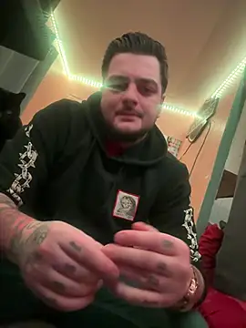 latenightguy online show from 01-11-26, 04:39