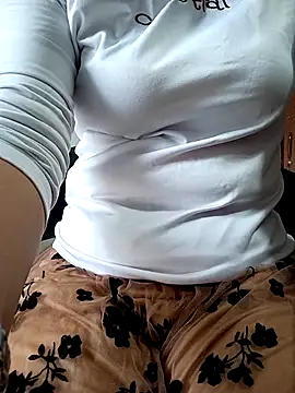 TiffinyLaz online show from 11-04-25, 02:54