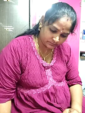 Snapshot of navyasree143 chatting on 11-24-25, 11:32 navyasree143 online show from 11-24-25, 11:32