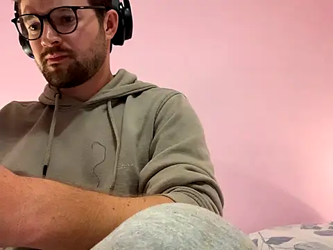 Snapshot of Jasonsnzuk chatting on 10-13-25, 08:53 Jasonsnzuk online show from 10-13-25, 08:53