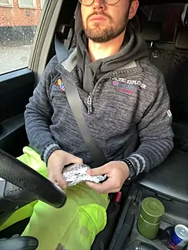 Snapshot of Jasonsnzuk chatting on 10-27-25, 07:12 Jasonsnzuk online show from 10-27-25, 07:12