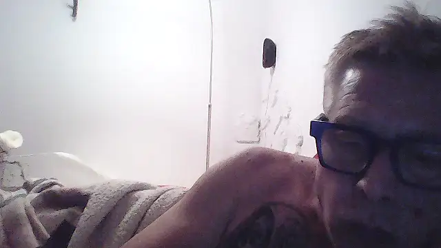 Snapshot of Andyrsdick chatting on 10-06-25, 10:51 Andyrsdick online show from 10-06-25, 10:51