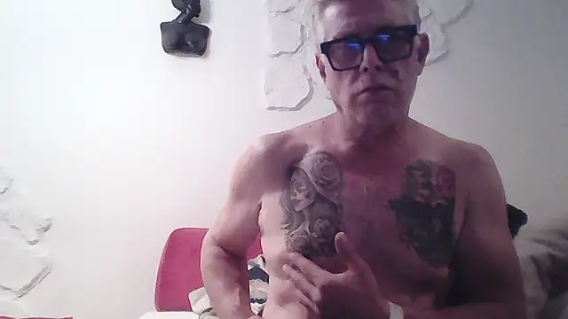 Snapshot of Andyrsdick chatting on 10-07-25, 10:07 Andyrsdick online show from 10-07-25, 10:07