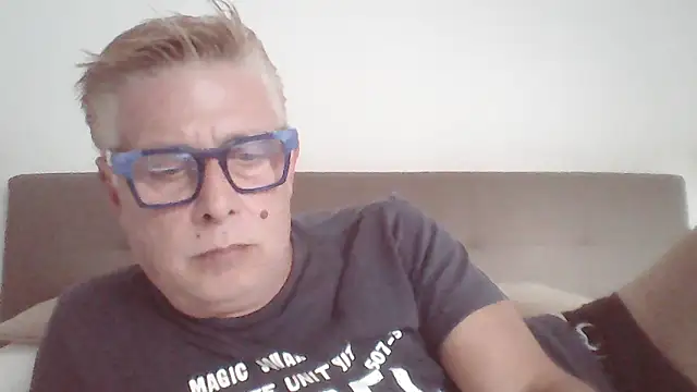 Snapshot of Andyrsdick chatting on 10-18-25, 03:35 Andyrsdick online show from 10-18-25, 03:35