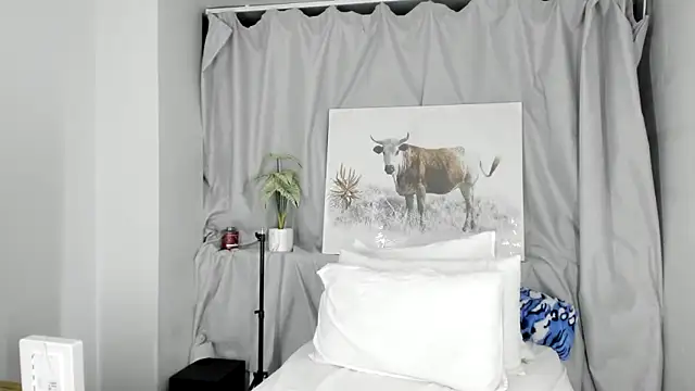 Snapshot of ConnieSmall24 chatting on 10-21-25, 12:33 ConnieSmall24 online show from 10-21-25, 12:33