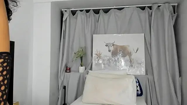 Snapshot of ConnieSmall24 chatting on 11-10-25, 09:03 ConnieSmall24 online show from 11-10-25, 09:03