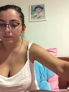 Snapshot of larj021bb chatting on 11-21-25, 02:21 larj021bb online show from 11-21-25, 02:21