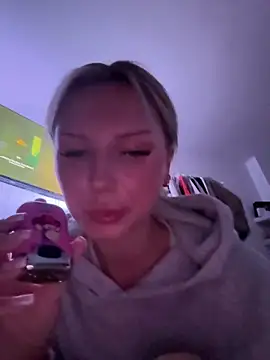 blondeeee online show from 12-18-25, 06:58