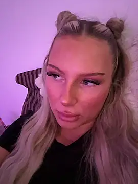 Snapshot of blondeeee chatting on 07-01-26, 03:34 blondeeee online show from 07-01-26, 03:34