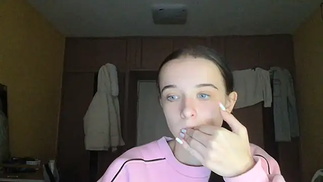 Emilia Light online show from 10-27-25, 07:45