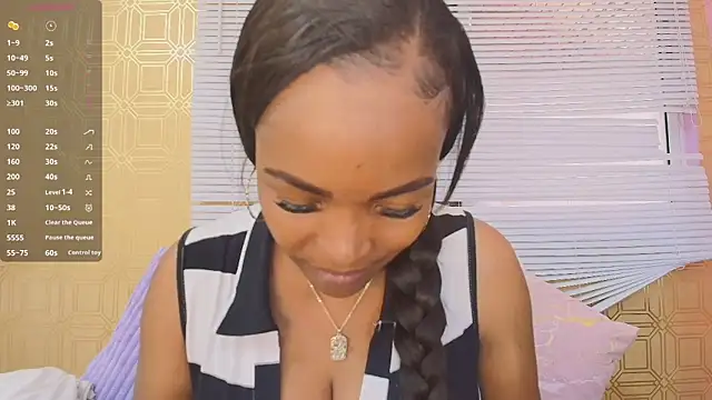 Snapshot of Layla_lell chatting on 04-25-26, 01:03 Layla lell online show from 04-25-26, 01:03