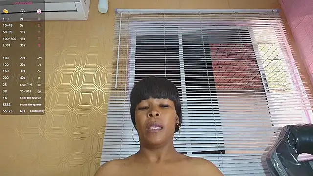 Snapshot of Layla_lell chatting on 05-13-26, 12:35 Layla lell online show from 05-13-26, 12:35