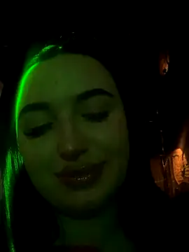 LoveMiQueen1 online show from 10-17-25, 06:32