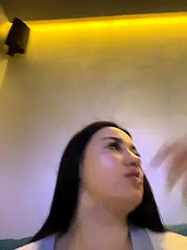 LoveMiQueen1 online show from 10-19-25, 05:13