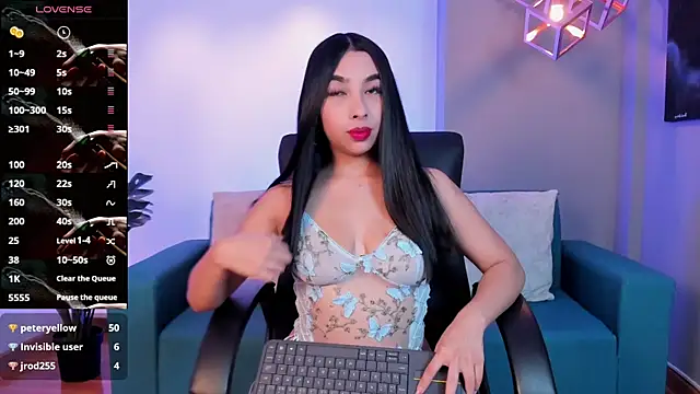 Snapshot of Caroline_Millerr chatting on 10-22-25, 08:08 Caroline Millerr online show from 10-22-25, 08:08