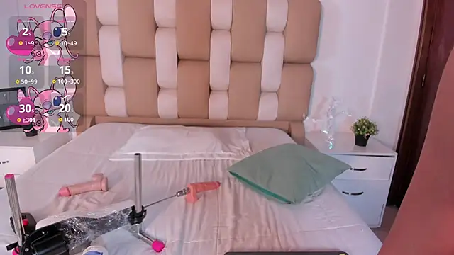 Snapshot of Caroline_Millerr chatting on 10-23-25, 12:48 Caroline Millerr online show from 10-23-25, 12:48