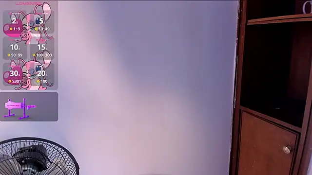 Snapshot of Caroline_Millerr chatting on 10-28-25, 07:38 Caroline Millerr online show from 10-28-25, 07:38