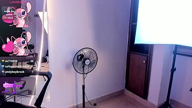 Snapshot of Caroline_Millerr chatting on 11-05-25, 08:09 Caroline Millerr online show from 11-05-25, 08:09