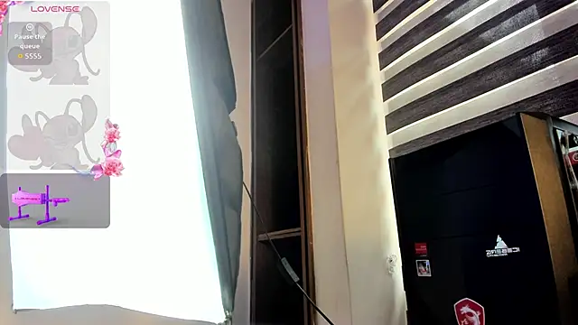 Snapshot of Caroline_Millerr chatting on 11-24-25, 08:08 Caroline Millerr online show from 11-24-25, 08:08