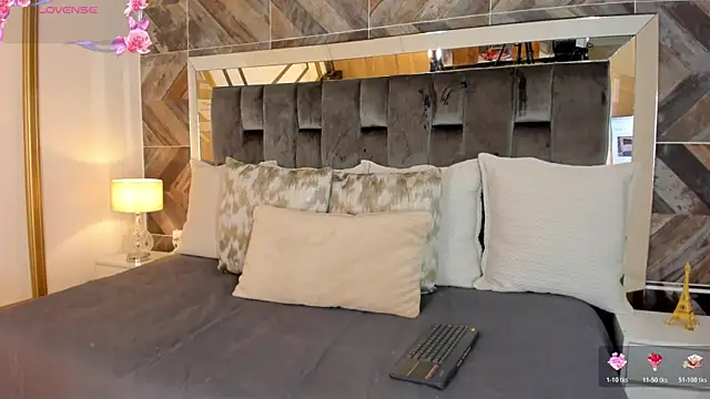 NaylaGrey online show from 10-24-25, 11:39