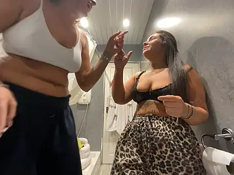 Snapshot of Playfulvixen25 chatting on 02-28-26, 12:33 Playfulvixen25 online show from 02-28-26, 12:33