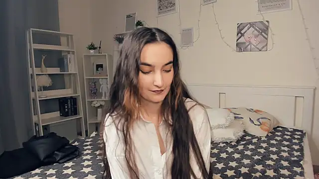 Snapshot of EmmaBuffley chatting on 10-31-25, 08:15 EmmaBuffley online show from 10-31-25, 08:15