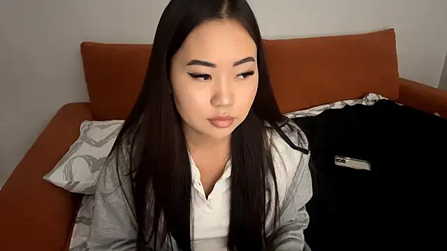 Ur neighbor Kira online show from 11-07-25, 02:39