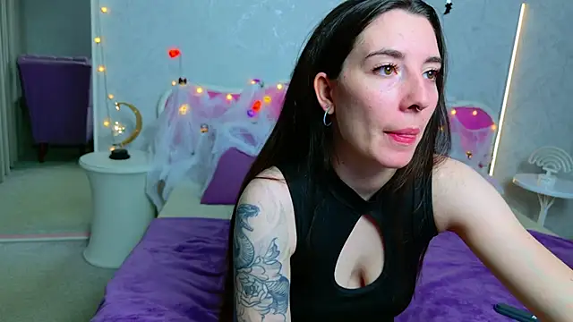 Curious Lily online show from 10-28-25, 01:09