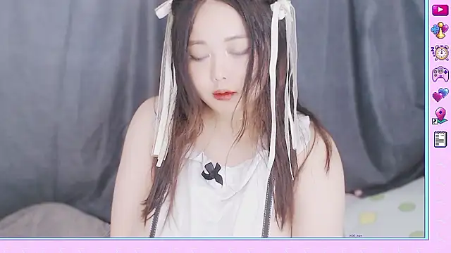 Snapshot of hertemis chatting on 11-14-25, 09:19 hertemis online show from 11-14-25, 09:19