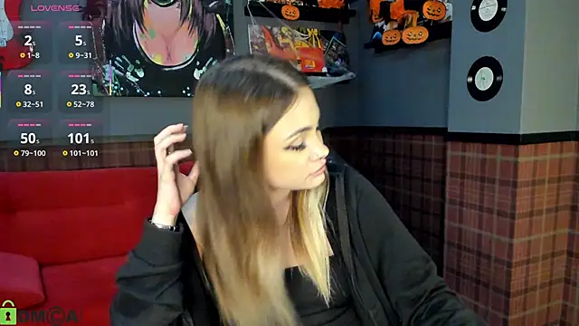 KarinaBroks online show from 10-30-25, 03:24